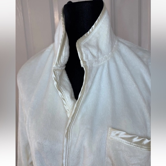 Bunnies By The Bay Robe Sz M CUDDLE ME PLUSH Womens Super Soft White Satin Trim - Picture 5 of 11
